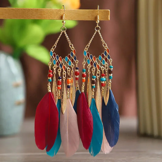Brincos pendurados de penas étnicas boêmias para mulheres, brincos longos com borlas coloridas e pingentes para meninas, joias boho femininas