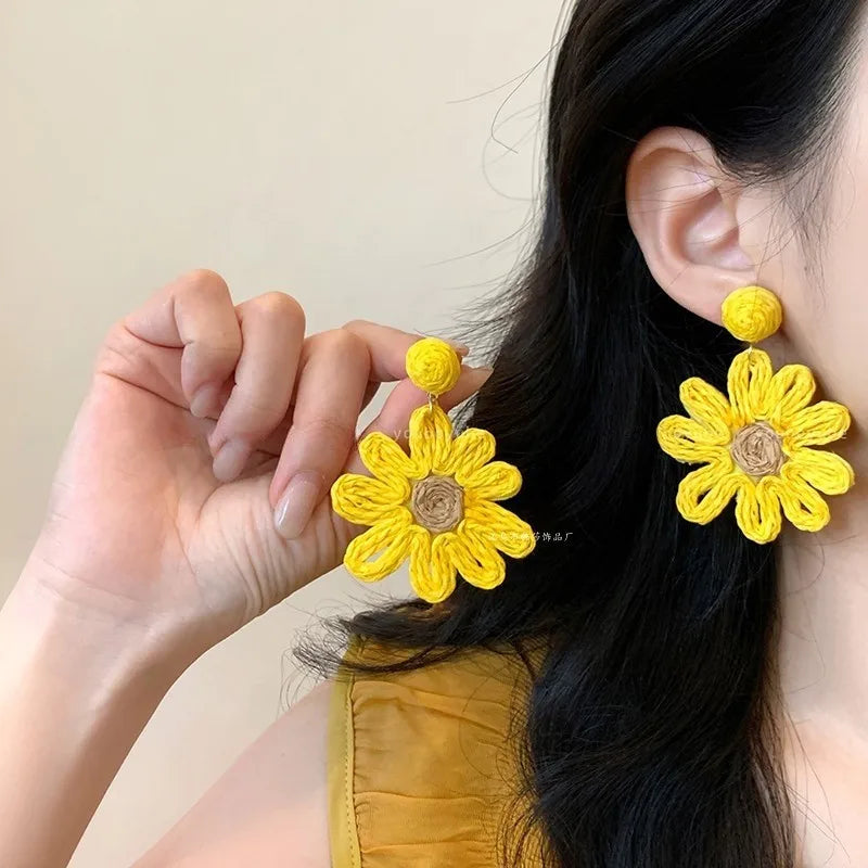 New Colorful Sun Flower Raffia Bead Earrings For Women Girl Handmade Bohemian Rattan Knit Earrings Summer Party Jewelry Gifts