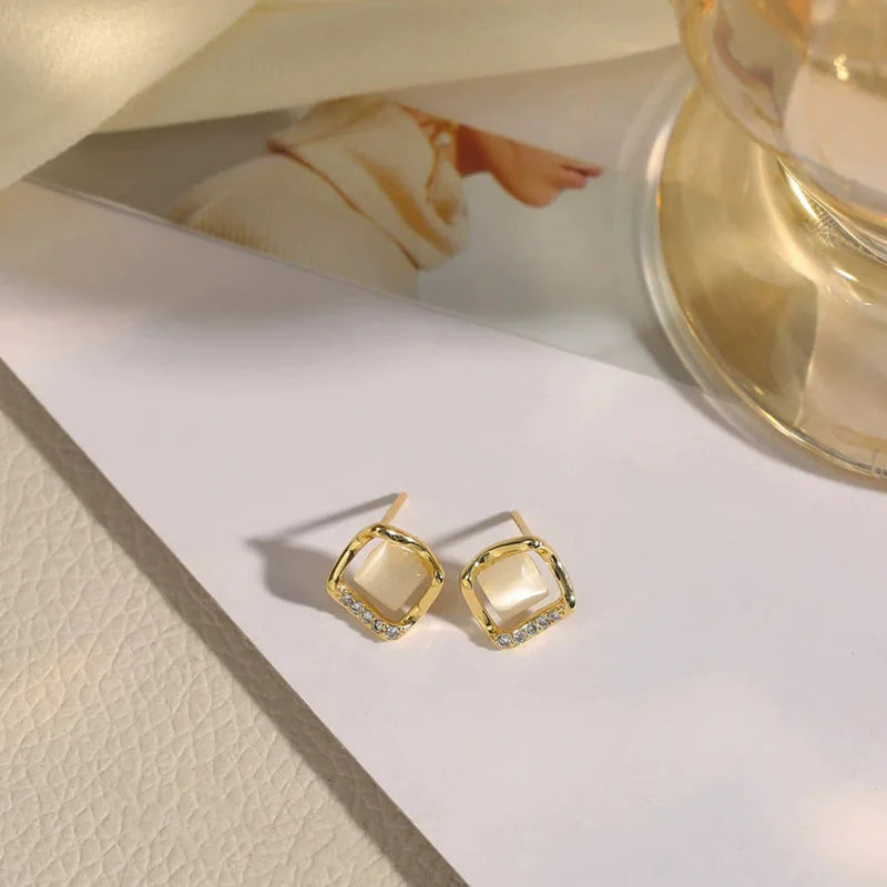 Exquisite Hollow Square Opal Crystal Stud Earrings for Women New Fashion Beautiful Crystal Ear Jewelry Wholesale