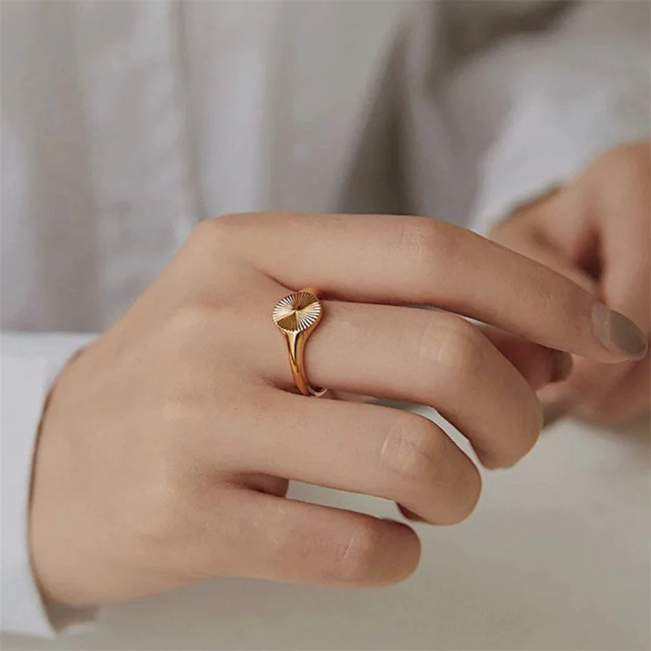 High Quality Wave Rings For Women Minimalist Dainty Rays Texture Circle Ring Stainless Steel Signet Chunky Dome Ring