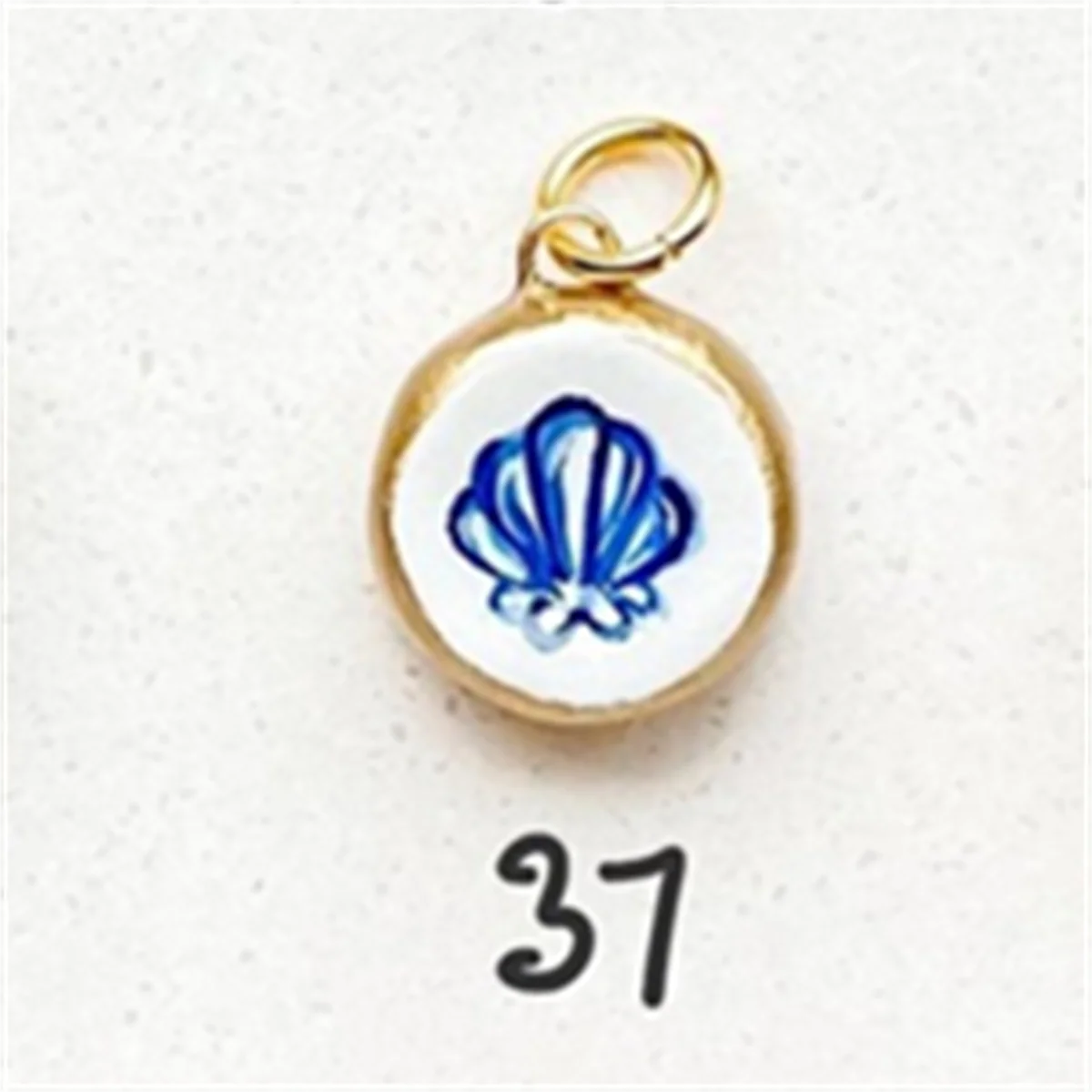 Colorful dopamine pendant with oil droplets, strawberry, crab, heart, shell pattern, color preservation
