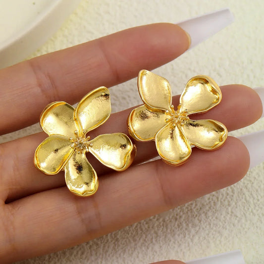 Gold Color Metal Flower Retro Earrings for Women Girls Vintage European & American Design Studs Fashion Party Jewelry Gifts 2024