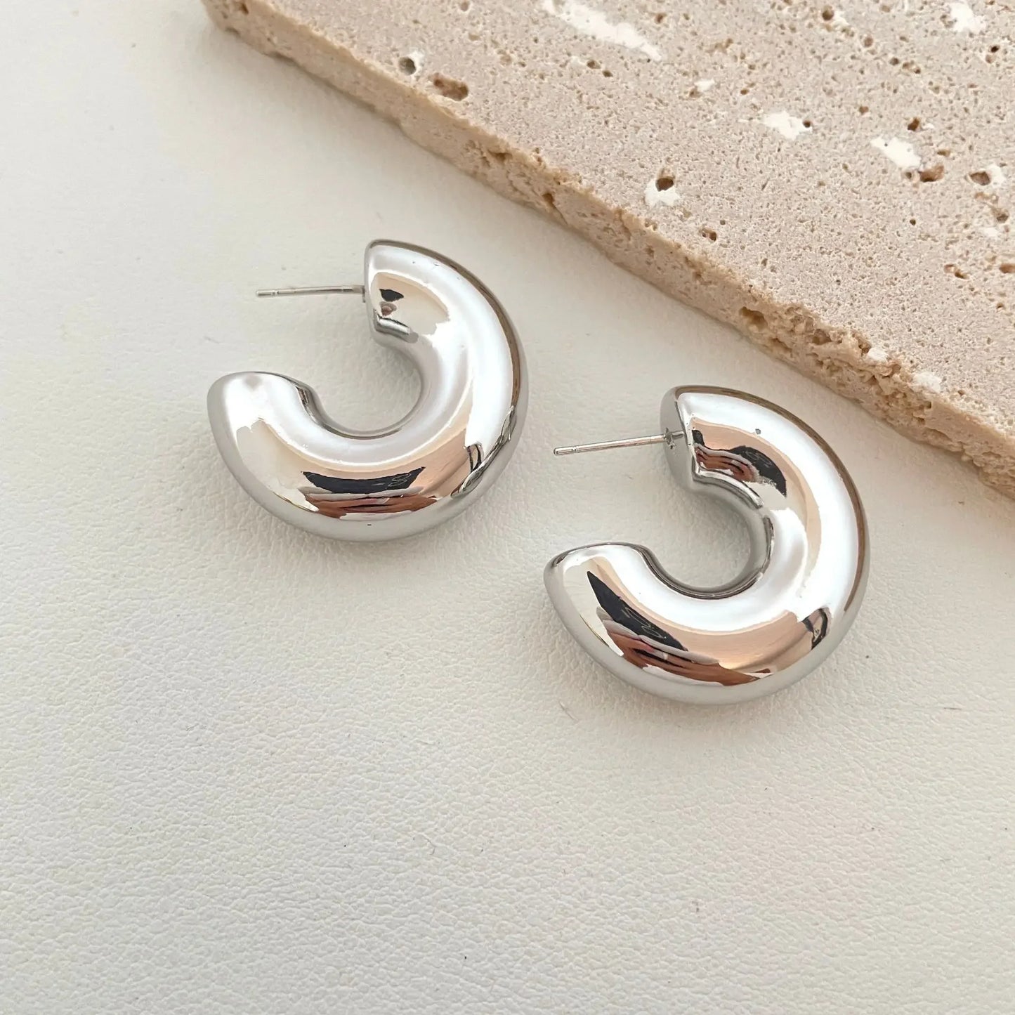 LATS New Design Trendy Retro Geometric Hoop Earrings for Women Irregular Light Luxury Simple Circle Earings Fashion Jewelry Gift