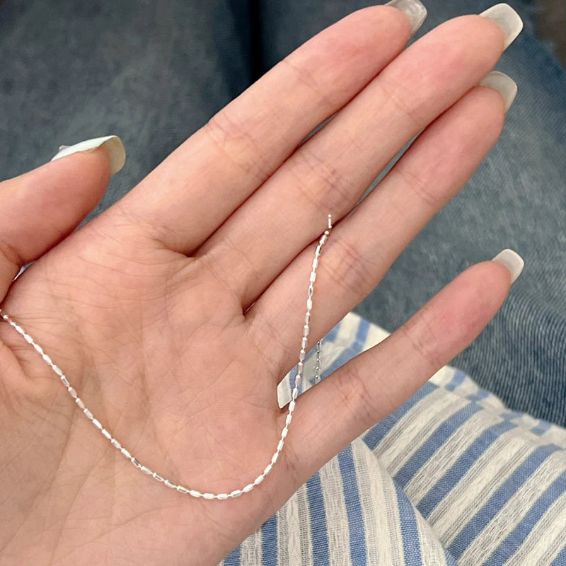 Collar de plata de ley 925 con gargantilla de cuentas geométricas sencillas, cadena de clavícula brillante y delicada para mujer. Bisutería de moda.