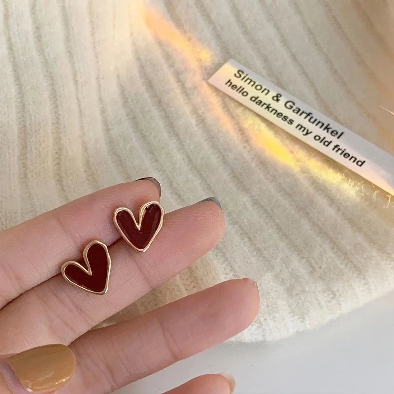 LATS Wine Red Love Stud Earrings for Women Retro Temperament Little Peach Heart Ear Jewelry Classic Modern Trends Accessories