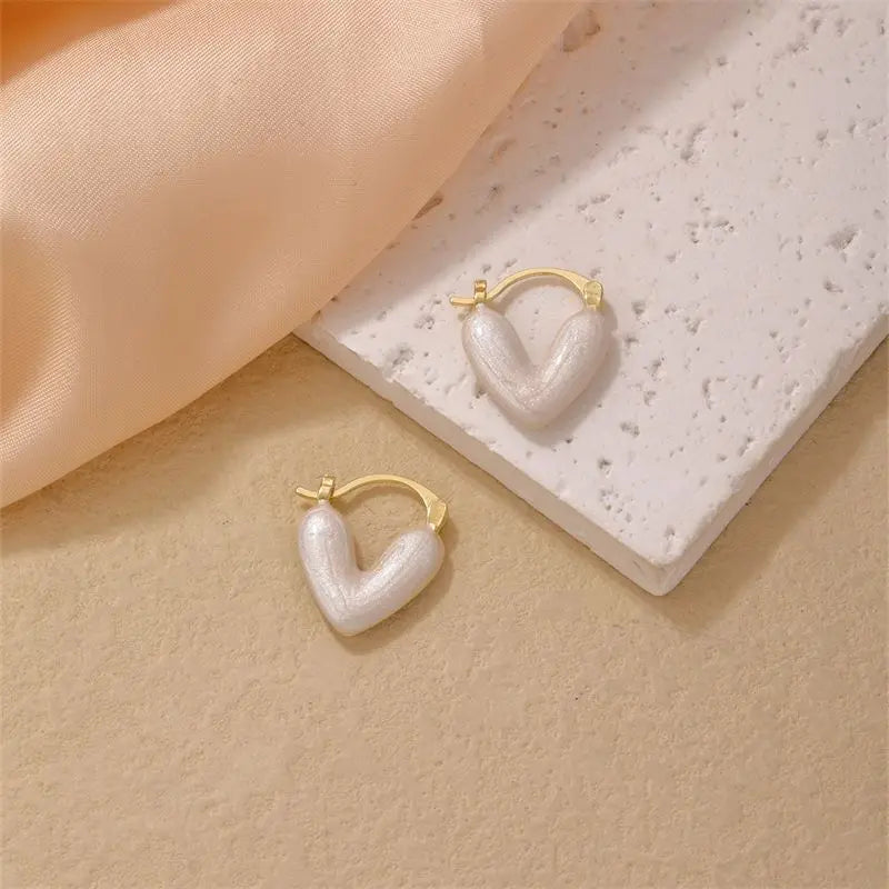Light Luxury and High Quality Glazed Love Earrings for Women, Small and Exquisite Fashion Earrings, New Earrings
