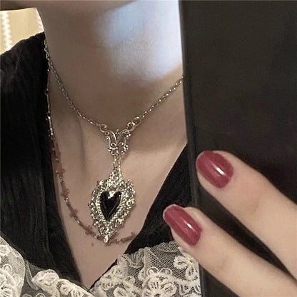 Gothic Antique Silvery Black Heart Pendant Sacred Heart Necklace for Women Party Personality Jewelry