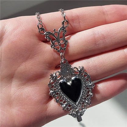 Gothic Antique Silvery Black Heart Pendant Sacred Heart Necklace for Women Party Personality Jewelry