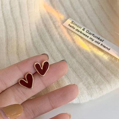 LATS Wine Red Love Stud Earrings for Women Retro Temperament Little Peach Heart Ear Jewelry Classic Modern Trends Accessories