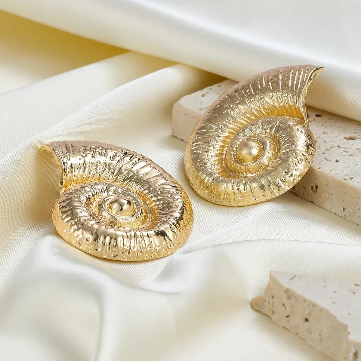 Snail Shell Shape Earrings Big Conch Stud Earrings for Women Bohemia Charm Summer Beach Choker Jewelry Holiday Accessories Gifts