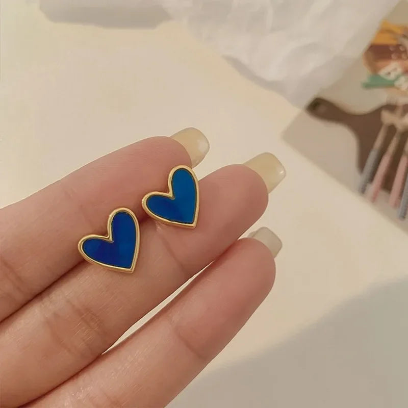 LATS Wine Red Love Stud Earrings for Women Retro Temperament Little Peach Heart Ear Jewelry Classic Modern Trends Accessories