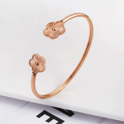 Fashionable New Design Stainless Steel Metal Gold Silver Five Leaf Flower Bracelet High Quality Women's Temperament Gift Clover