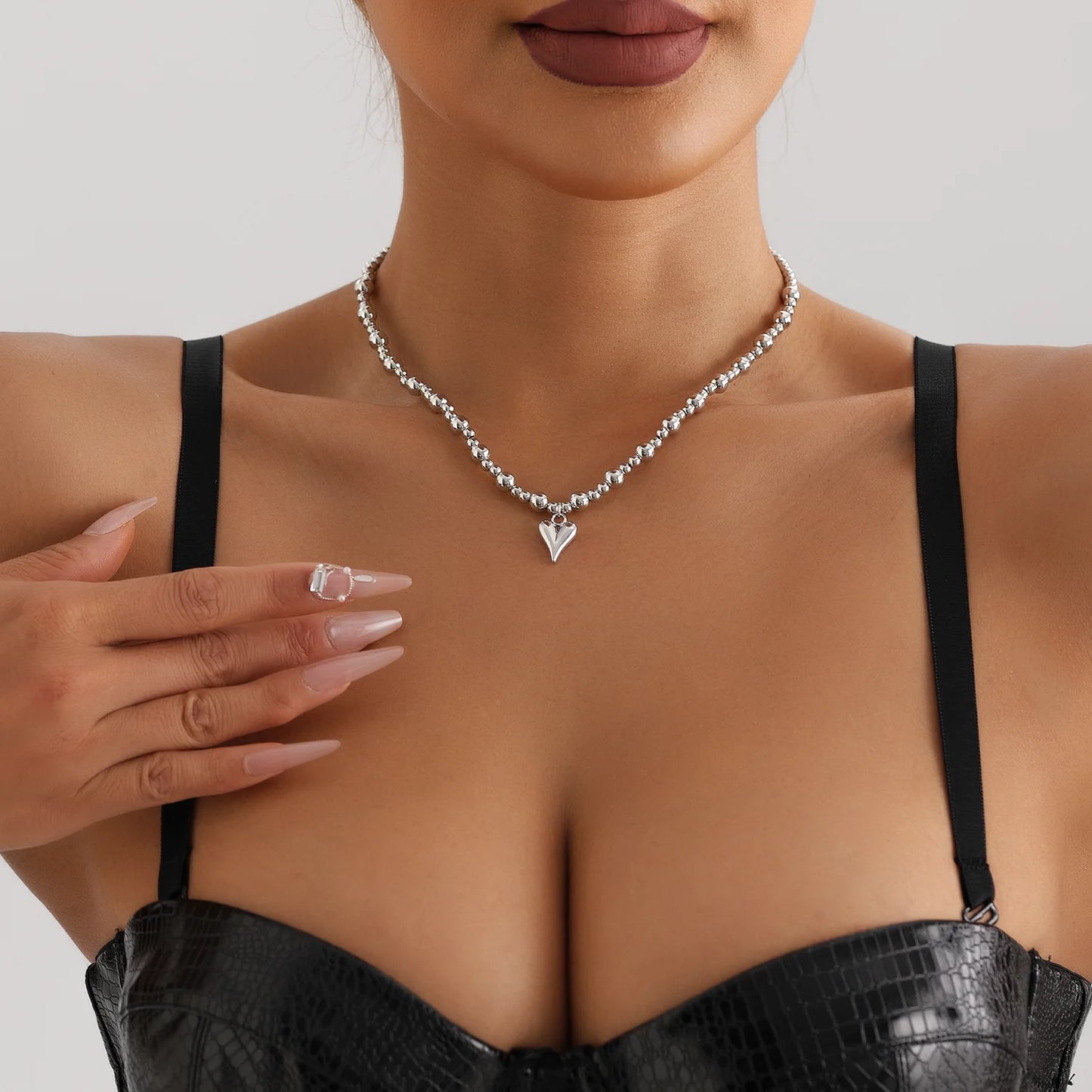 LATS Heart Beaded Necklace Women Boho Crystal Class Gravel Clavicle Chain Cool Y2K Choker Exquisite Fashion Jewelry