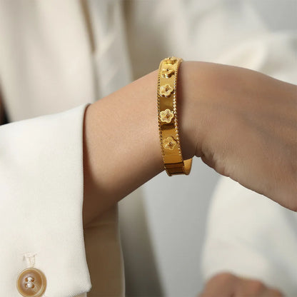 Fashionable New Design Stainless Steel Metal Gold Silver Five Leaf Flower Bracelet High Quality Women's Temperament Gift Clover