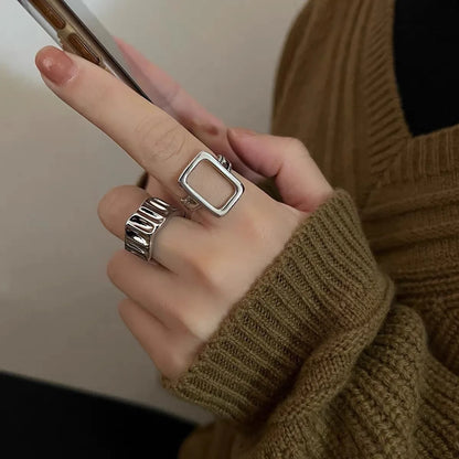 2023 New Punk Black Rings Thorns Vine Twine Red Rhinestones Hollow Unsex Couple Finger Ring Women Men Jewelry Gift