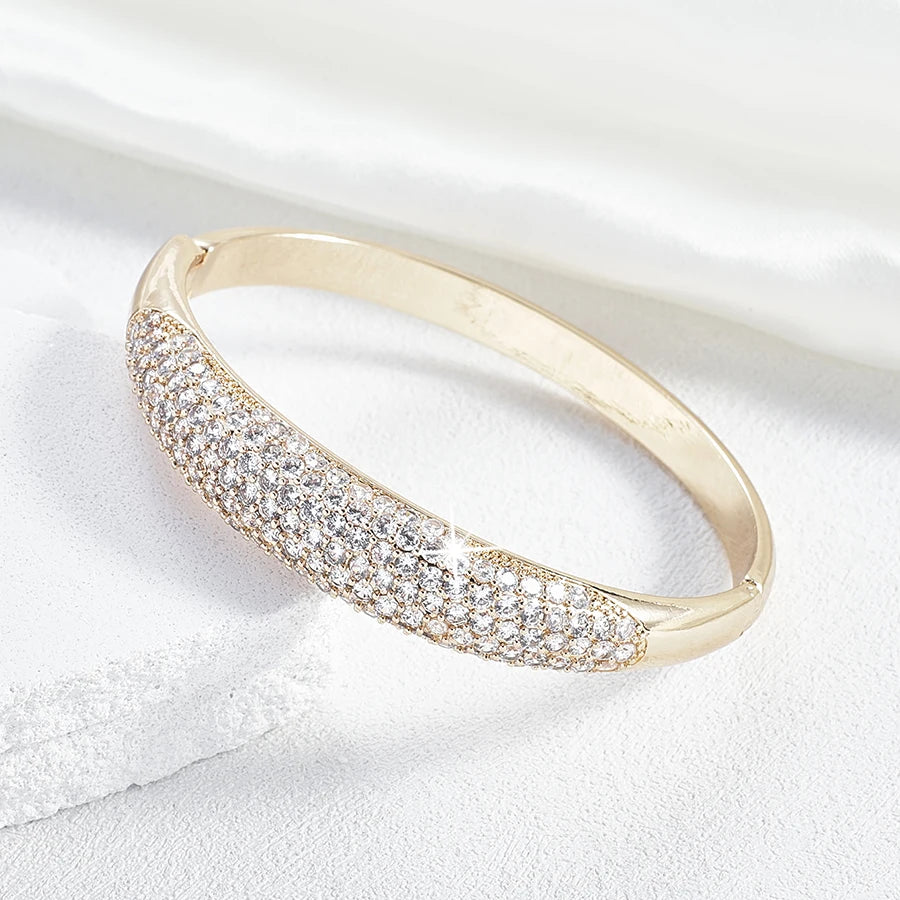 Elegant Lightweight Ladies Bracelet Fashionable Luxury Accessory for Daily Use Ideal Gift Jewelry for Family And Friends