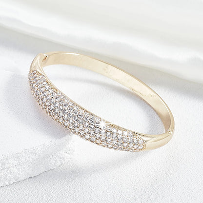 Elegant Lightweight Ladies Bracelet Fashionable Luxury Accessory for Daily Use Ideal Gift Jewelry for Family And Friends