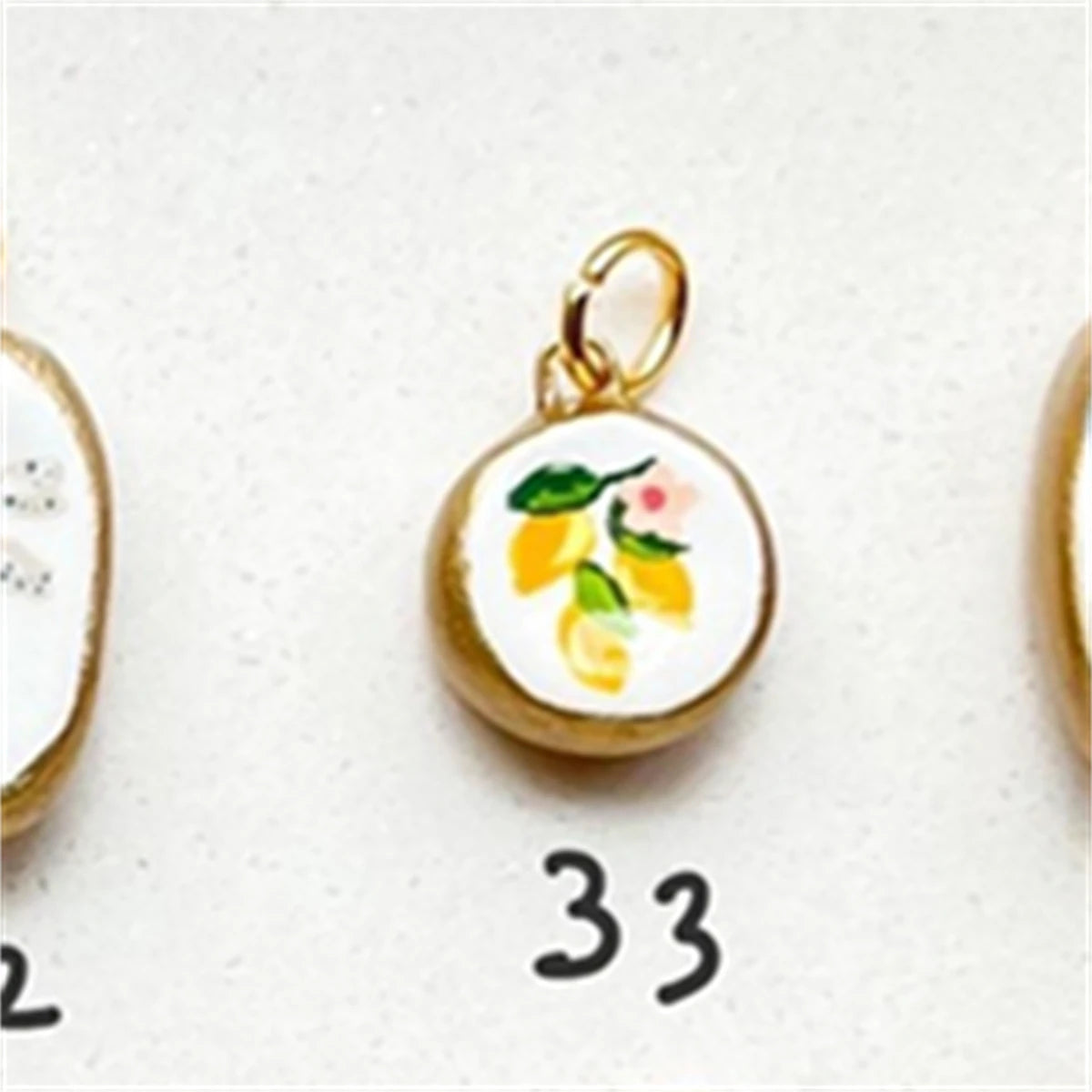 Colorful dopamine pendant with oil droplets, strawberry, crab, heart, shell pattern, color preservation