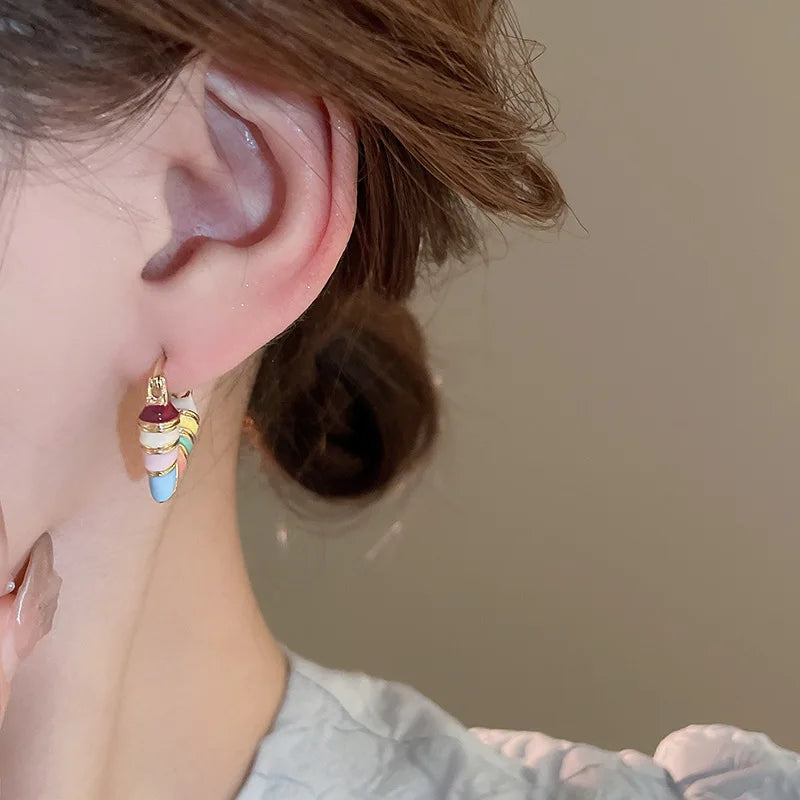 Brincos de argola vazados em formato de coração colorido para mulheres, design coreano doce, fivela de orelha, joia de festa temperamental e estilosa fofa