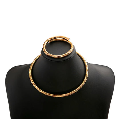 2023 New Punk Black Rings Thorns Vine Twine Red Rhinestones Hollow Unsex Couple Finger Ring Women Men Jewelry Gift