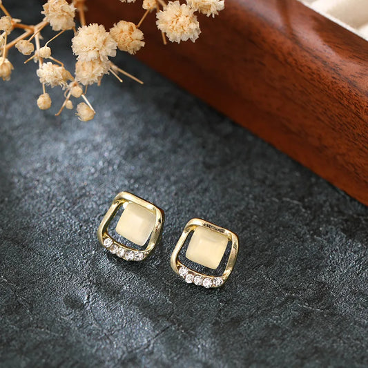 Exquisite Hollow Square Opal Crystal Stud Earrings for Women New Fashion Beautiful Crystal Ear Jewelry Wholesale