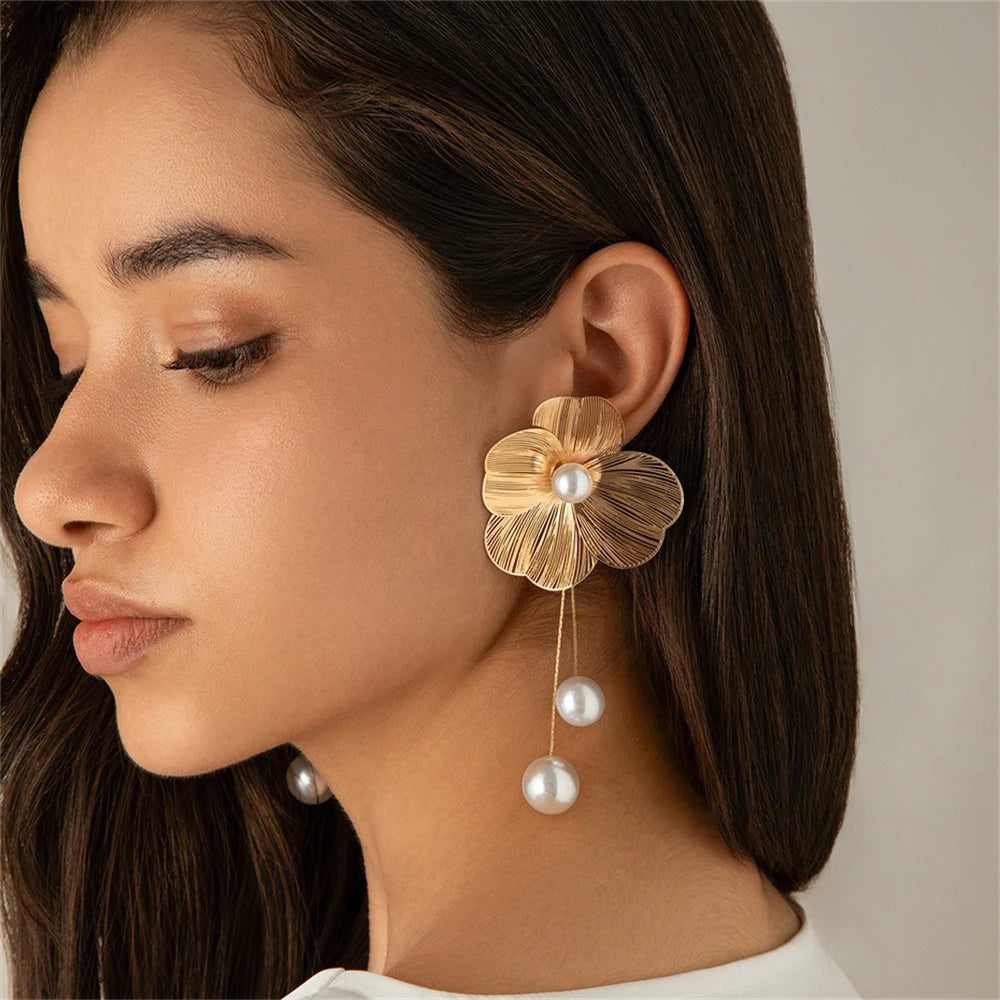 Fashion Large Flower Earring with Pearl Pendant Korean Design Stud Earrings for Women Girls Metal Jewelry Accessories Party Gift