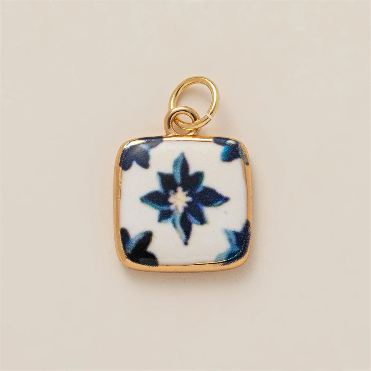 Colorful dopamine pendant with oil droplets, strawberry, crab, heart, shell pattern, color preservation