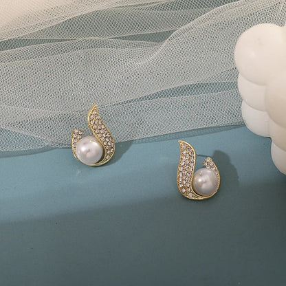 New Fashion Crystal Women's Unusual Earrings Gold Color Flame Pearl Stud Earrings Korean Style Ear Jewelry boucle d'oreilles