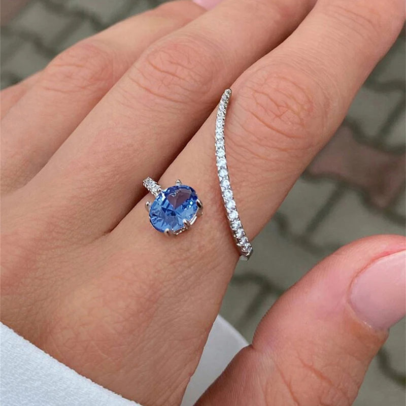 Huitan Fashionable Geometric Shaped Finger Ring for Women Luxury Paved Dazzling Cubic Zirconia Wedding Party New Trendy Jewelry