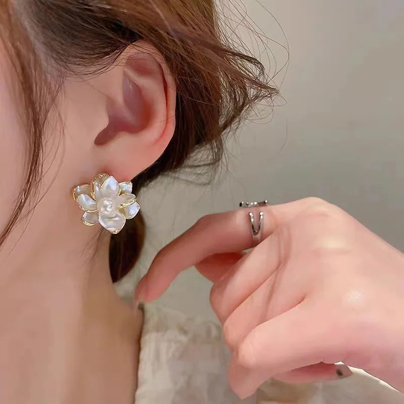 White Enamel Multi-layers Petals Women's Stud Earrings Small Flower Pearl in Middle Design Unusual Earrings Party Ear Jewelry