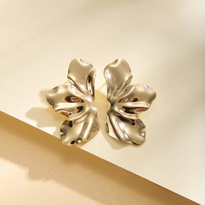 Retro Golden Metal Leaf Drop Earrings for Women Three Petal Petals Flowers Dangle Earrings Wedding Party Simple Trendy Jewelry