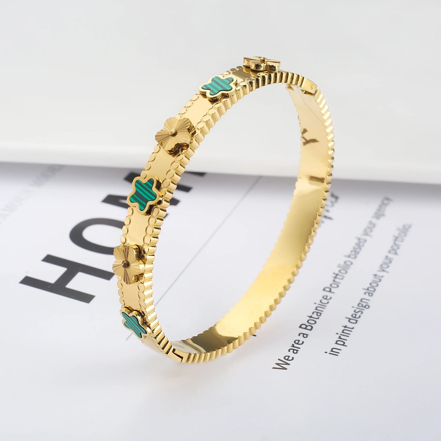 Fashionable New Design Stainless Steel Metal Gold Silver Five Leaf Flower Bracelet High Quality Women's Temperament Gift Clover