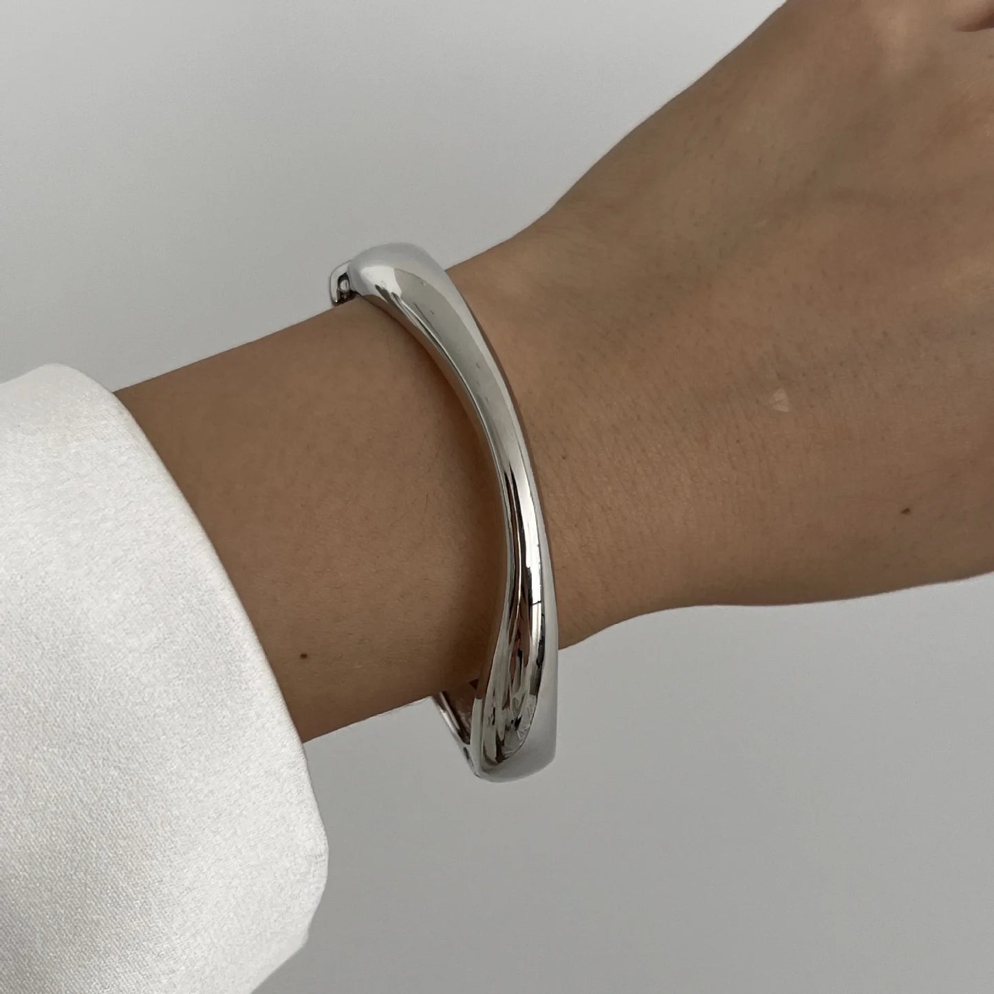 Bracelet for Women 2024 Design Sense Fashion Trend Metal Smooth Water Drop Hug Jewelry Pulseras Mujer Sterling Silver 925 Girl