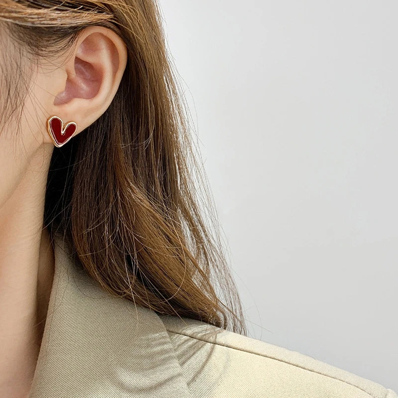 LATS Wine Red Love Stud Earrings for Women Retro Temperament Little Peach Heart Ear Jewelry Classic Modern Trends Accessories
