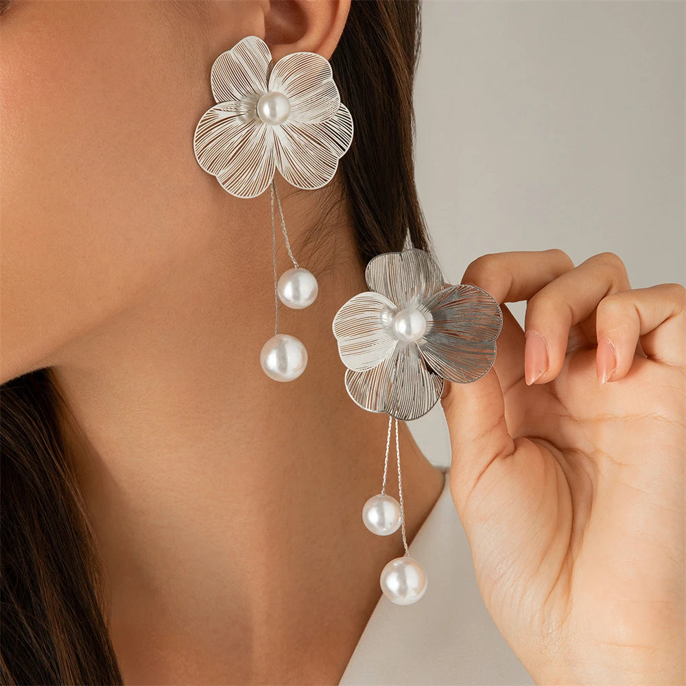 Fashion Large Flower Earring with Pearl Pendant Korean Design Stud Earrings for Women Girls Metal Jewelry Accessories Party Gift