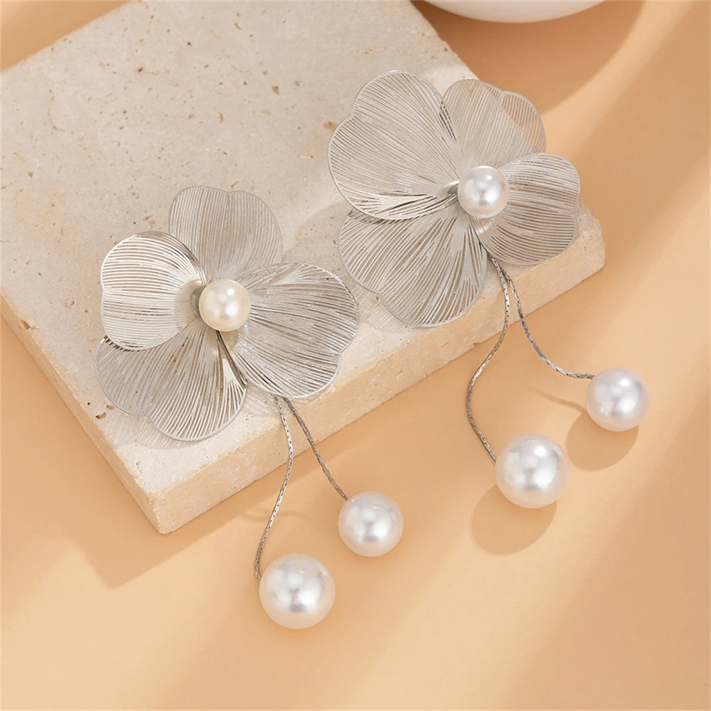 Fashion Large Flower Earring with Pearl Pendant Korean Design Stud Earrings for Women Girls Metal Jewelry Accessories Party Gift
