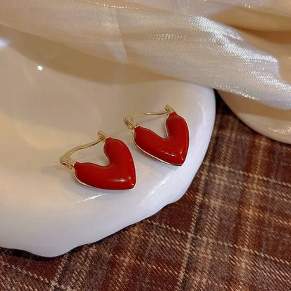 Brincos de amor esmaltados leves, luxuosos e de alta qualidade para mulheres, brincos pequenos e requintados da moda, brincos novos