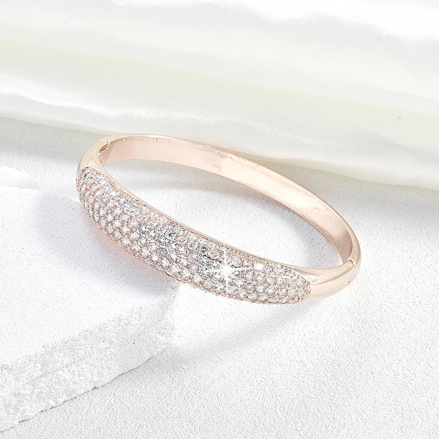 Elegant Lightweight Ladies Bracelet Fashionable Luxury Accessory for Daily Use Ideal Gift Jewelry for Family And Friends