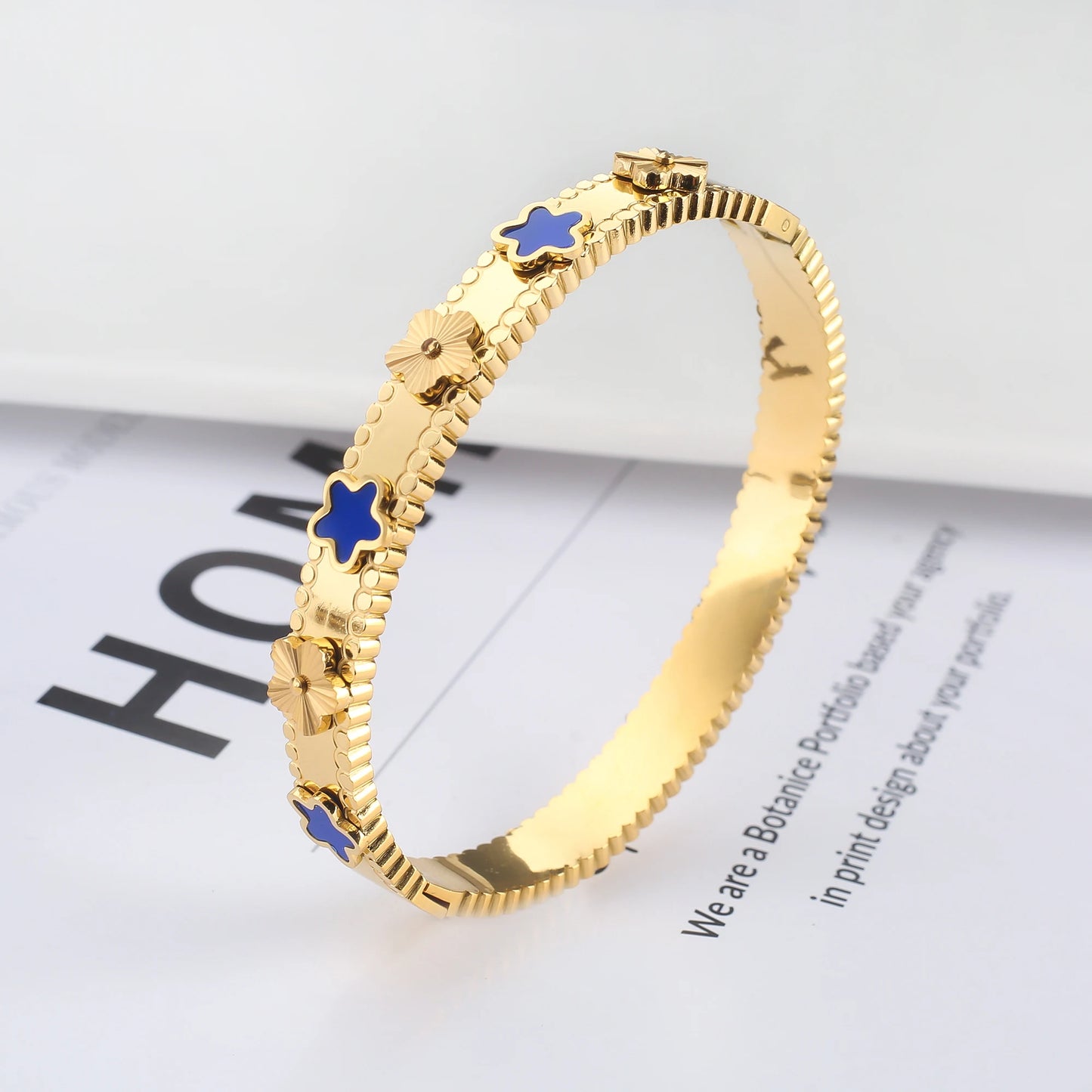 Fashionable New Design Stainless Steel Metal Gold Silver Five Leaf Flower Bracelet High Quality Women's Temperament Gift Clover