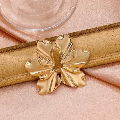 Retro Golden Metal Leaf Drop Earrings for Women Three Petal Petals Flowers Dangle Earrings Wedding Party Simple Trendy Jewelry