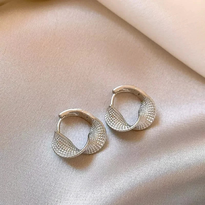 LATS New Design Trendy Retro Geometric Hoop Earrings for Women Irregular Light Luxury Simple Circle Earings Fashion Jewelry Gift