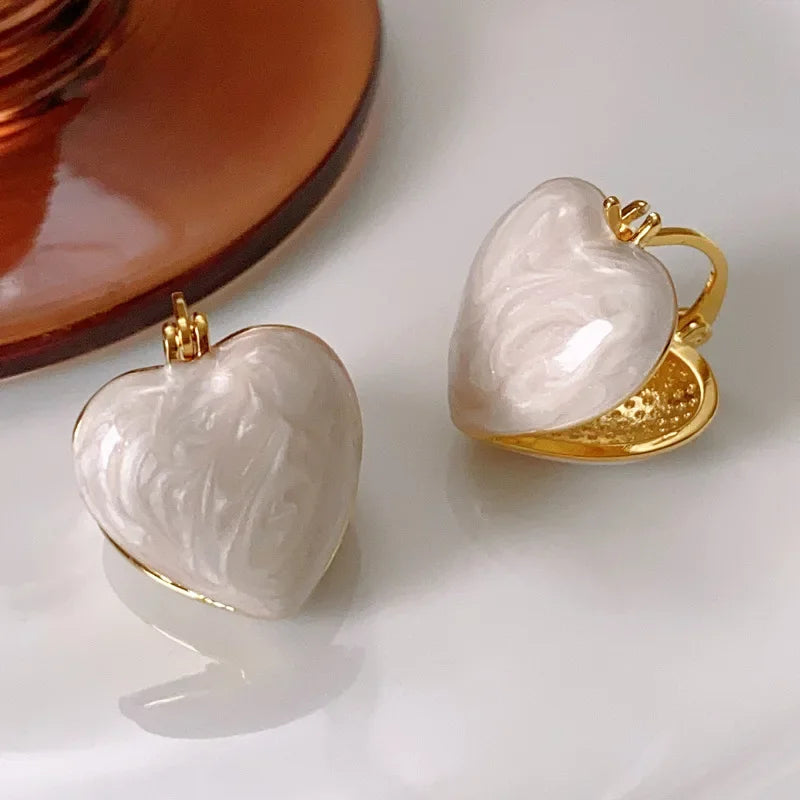 LATS 2024 New Arrival Love Heart Hoop Earrings for Women Small and Delicate Fashion Accessories Elegant Trend Jewelry Party Gift