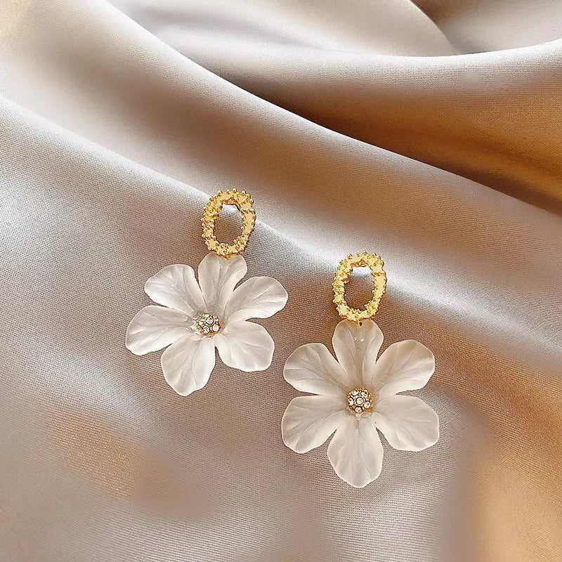 White Flower Dangle Earrings for Women Acrylic Big Floral Metal Circle Drop Earrings Korean Fashion Cute Girl Party Jewelry Gift