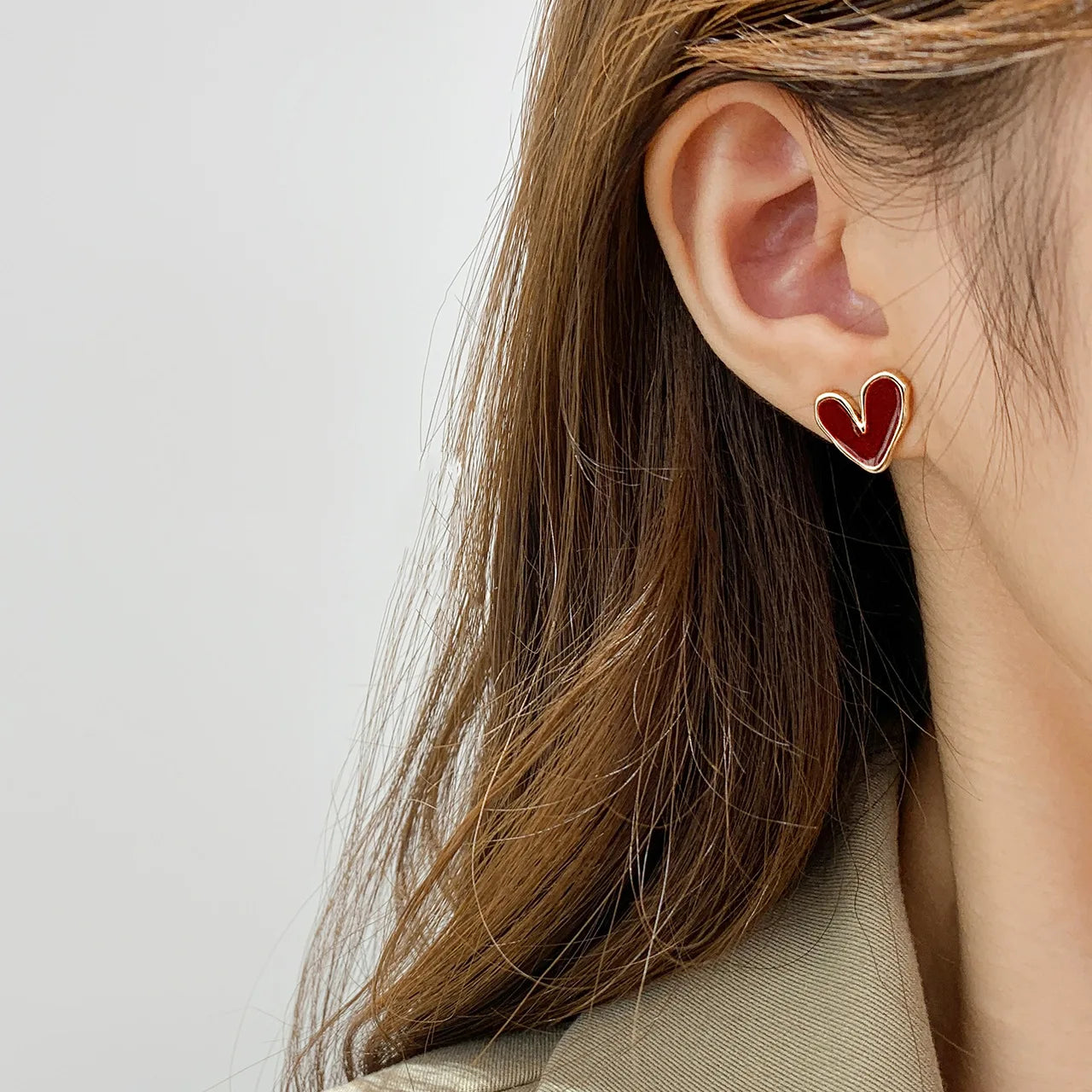 LATS Wine Red Love Stud Earrings for Women Retro Temperament Little Peach Heart Ear Jewelry Classic Modern Trends Accessories
