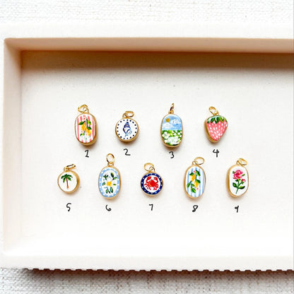 Colorful dopamine pendant with oil droplets, strawberry, crab, heart, shell pattern, color preservation