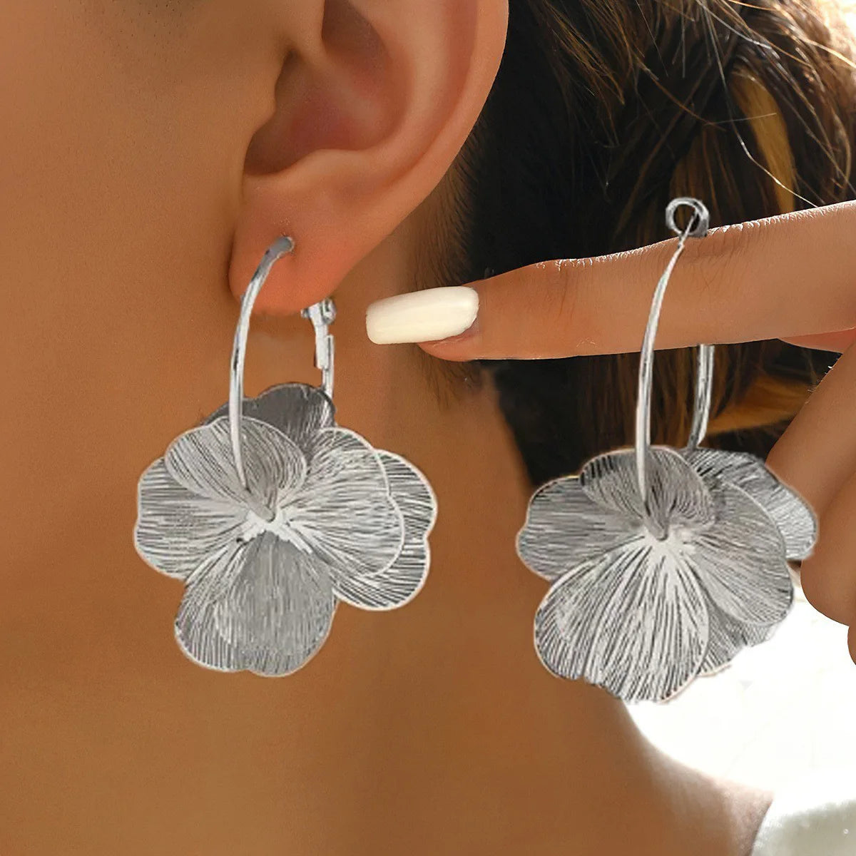 LATS Exaggerate Gold Color Big Flower Hoop Earrings for Women Personality Fashion Ear Hook Metal Charm Jewelry Accessories Gifts
