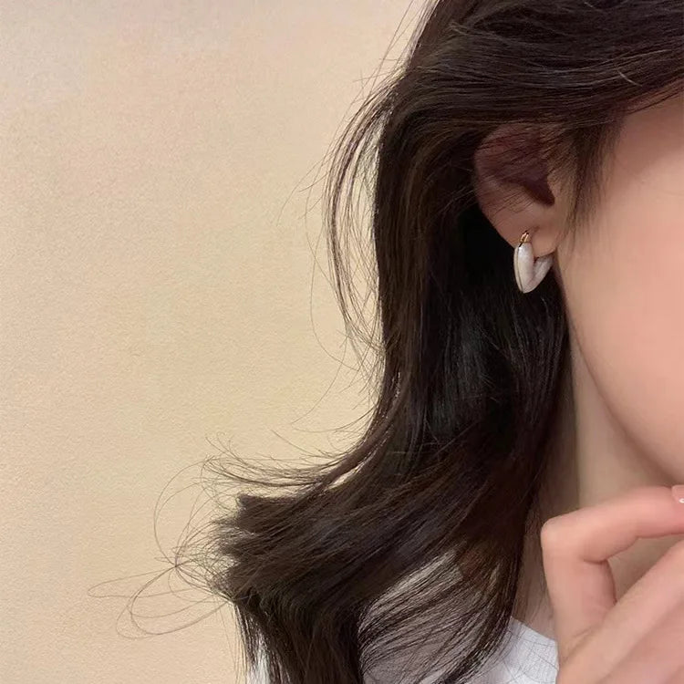 LATS 2024 New Arrival Love Heart Hoop Earrings for Women Small and Delicate Fashion Accessories Elegant Trend Jewelry Party Gift