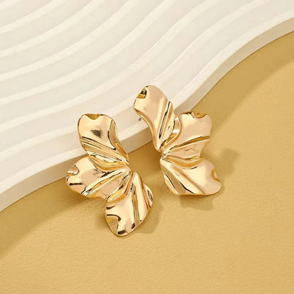 Retro Golden Metal Leaf Drop Earrings for Women Three Petal Petals Flowers Dangle Earrings Wedding Party Simple Trendy Jewelry