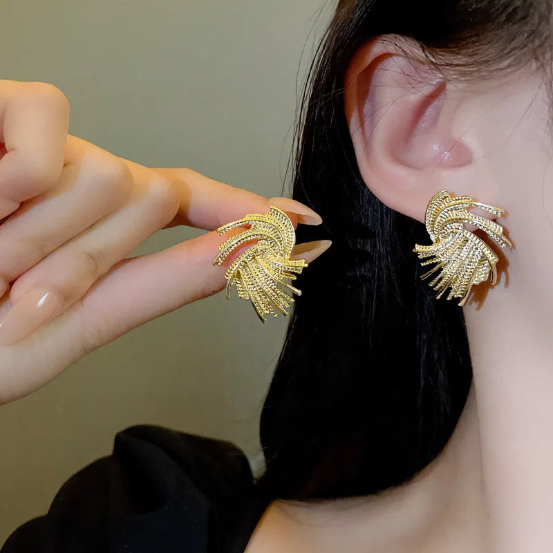 Gold Color Metal Weaving Wing Stud Earrings for Female Fashion Sweet Geometry Wedding Jewelry Romantic Valentine's Day Gift