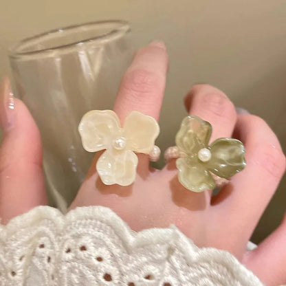 Imitation Pearl Acrylic Flower Rings Sweet Handmade Elastic Rope Romantic Jewelry Gift for Women Girl Fashion